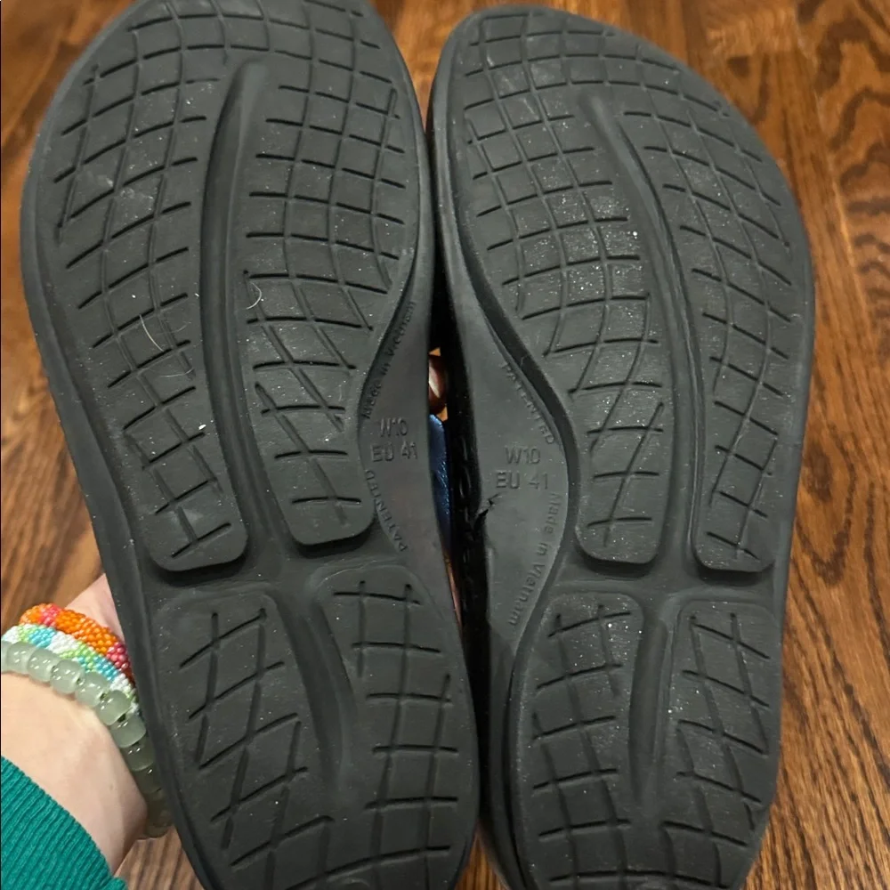 Oofos Oolala Luxe Women’s Sandal in Size 10/EU 41